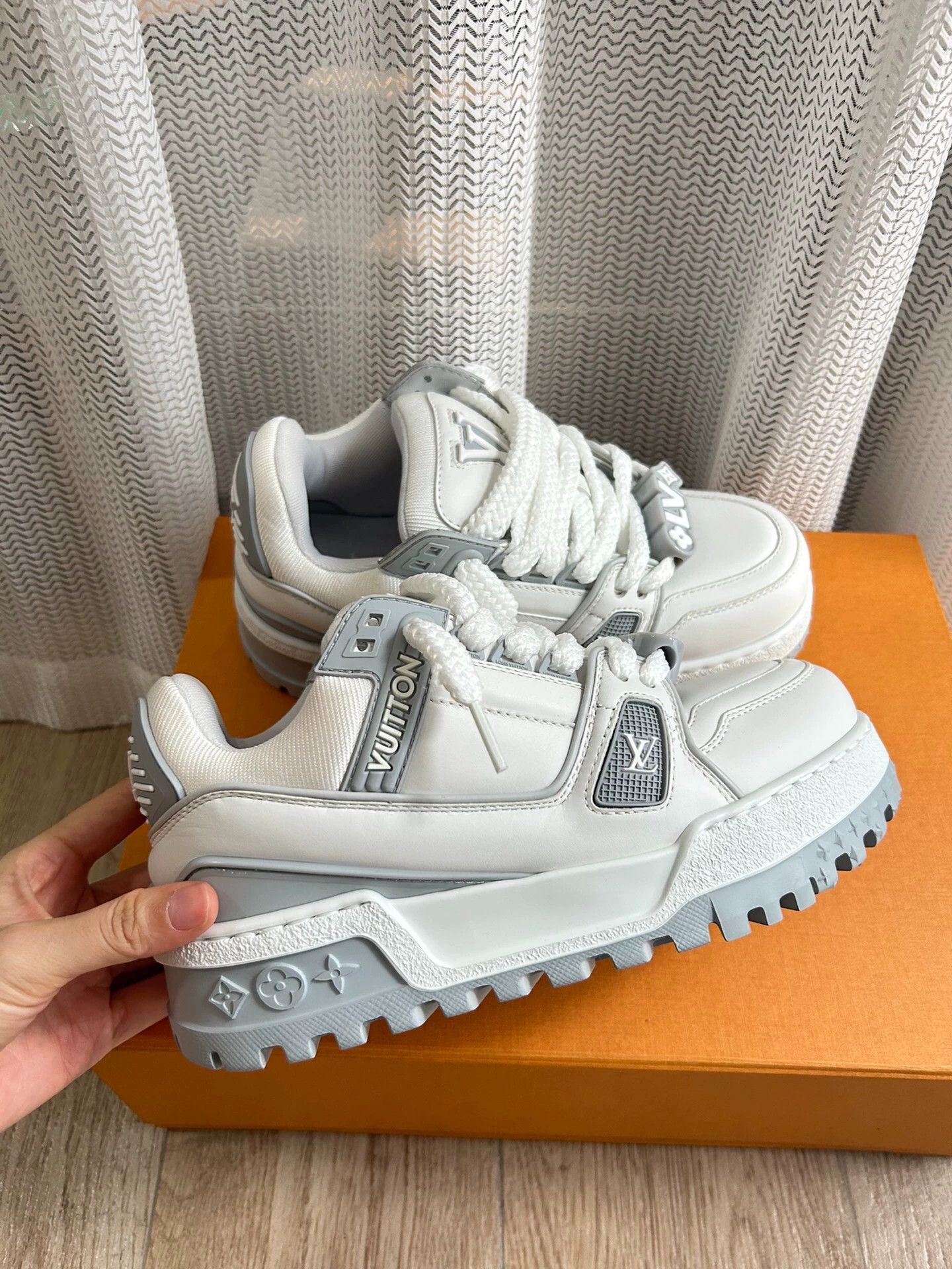 Louis Vuitton Louis Vuitton Trainer Gray White 35.5 Size US 5 / IT 35 - 2 Thumbnail