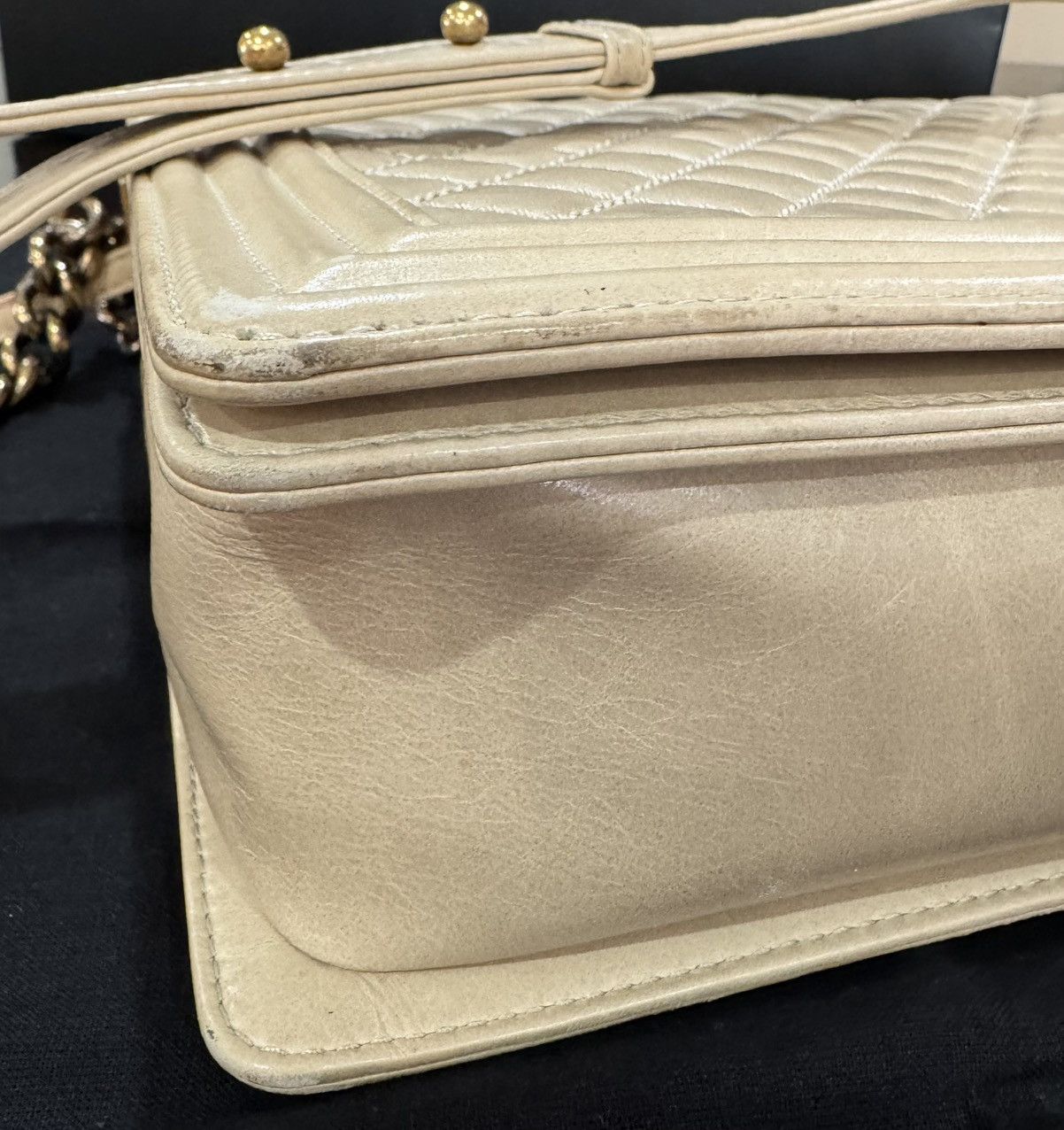 Chanel Chanel Boy Bag in Beige Lambskin with Antiqued Gold Hardware Size ONE SIZE - 8 Thumbnail