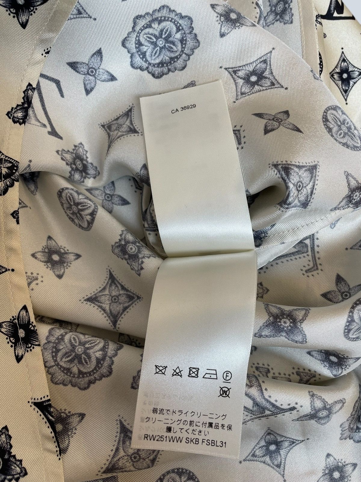 Louis Vuitton Louis Vuitton Monogram silk twill shirt, 38fr. Size S / US 4 / IT 40 - 11 Thumbnail