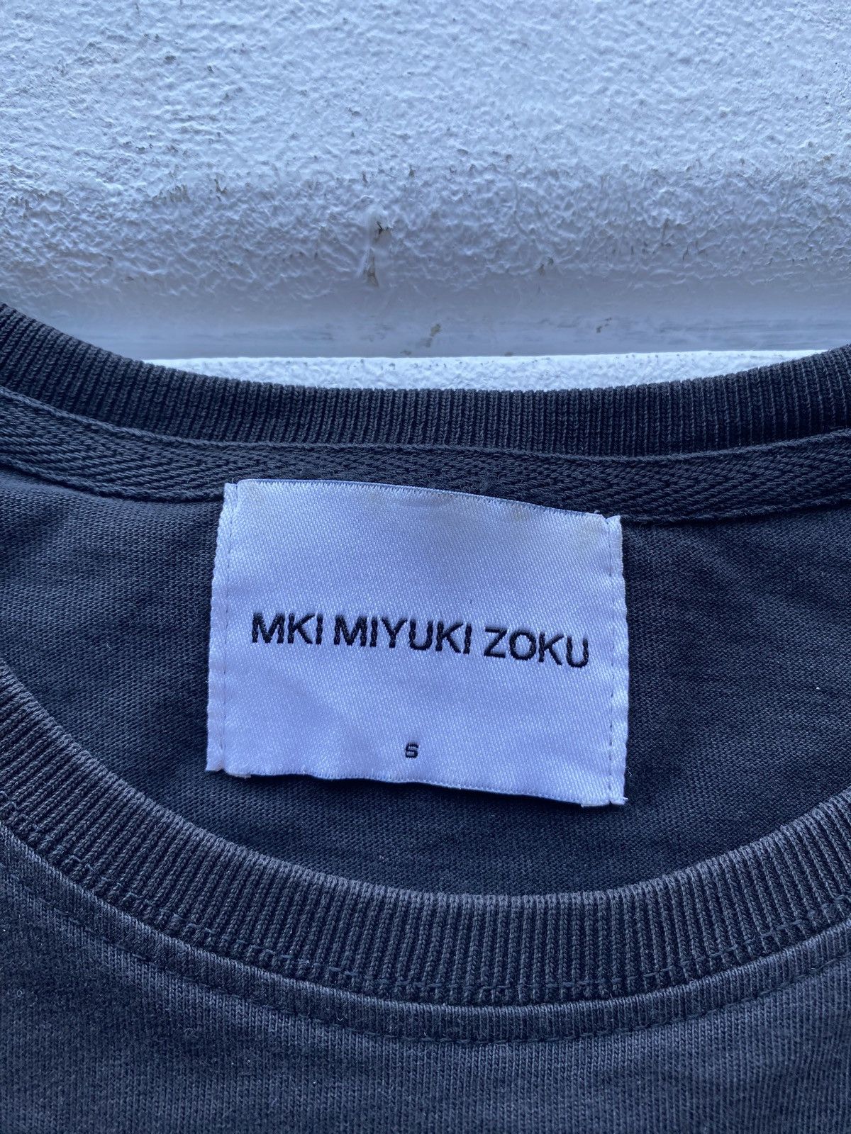Japanese Brand × Mki Miyuki Zoku × Vintage Mki Miyuki Zoku Black Sun Faded Centre Logo Mens T Shirt s Size US S / EU 44-46 / 1 - 3 Thumbnail