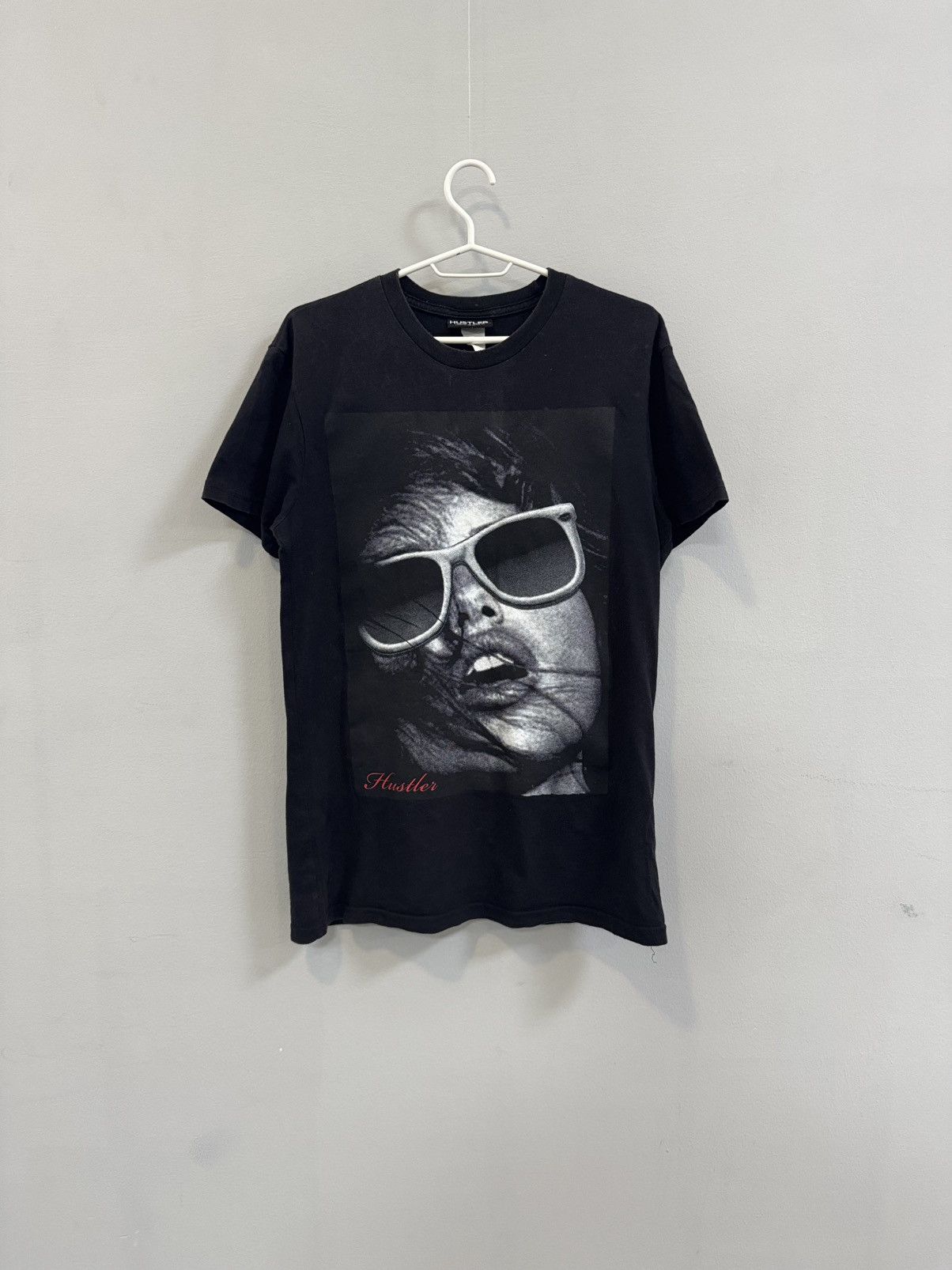 Vintage Vintage Hustler playboy girl magazine tee Size US L / EU 52-54 / 3 - 1 Thumbnail