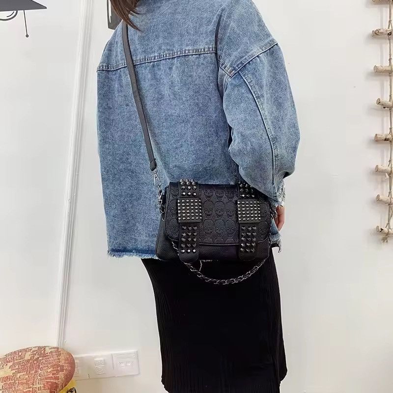 Japanese Brand Black Rivet Shoulder Bag Size ONE SIZE - 6 Thumbnail