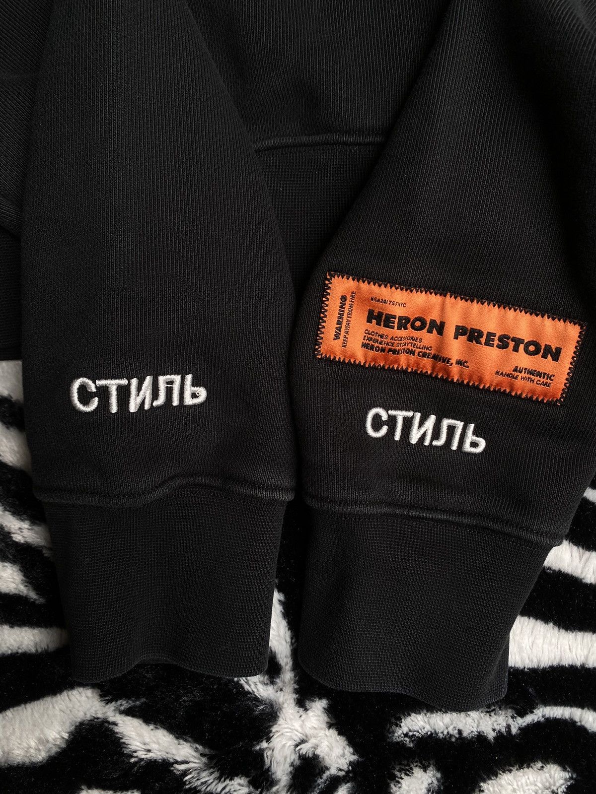 Heron Preston Heron Preston Cropped Sweatshirt with Shoulder Pads Size S / US 4 / IT 40 - 9 Thumbnail