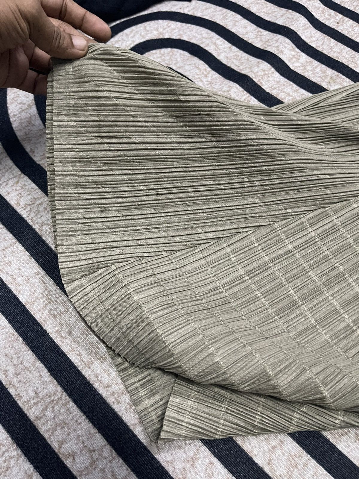 Pleats Please Issey Miyake 90s PLEATS PLEASE ISSEY MIYAKE PLISSE EFFECT FLARE TROUSERS Size 30" / US 8 / IT 44 - 12 Thumbnail