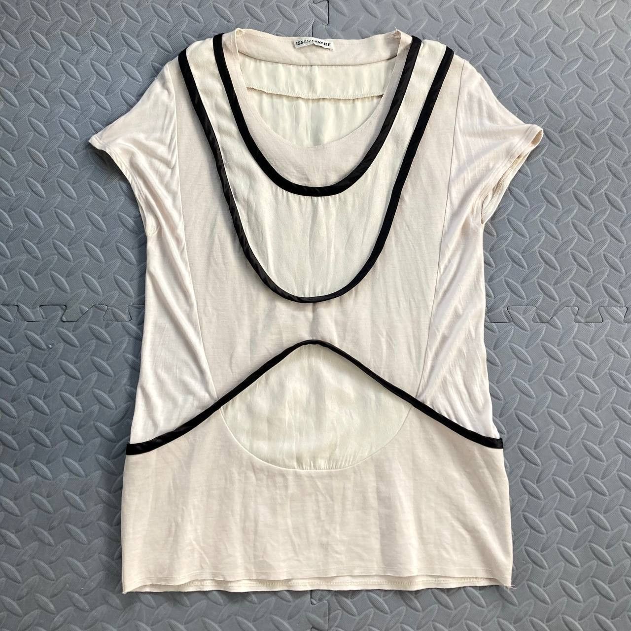 Issey Miyake 2010 Ready-To-Wear Fall Collection Piping Top Size S / US 4 / IT 40 - 5 Thumbnail