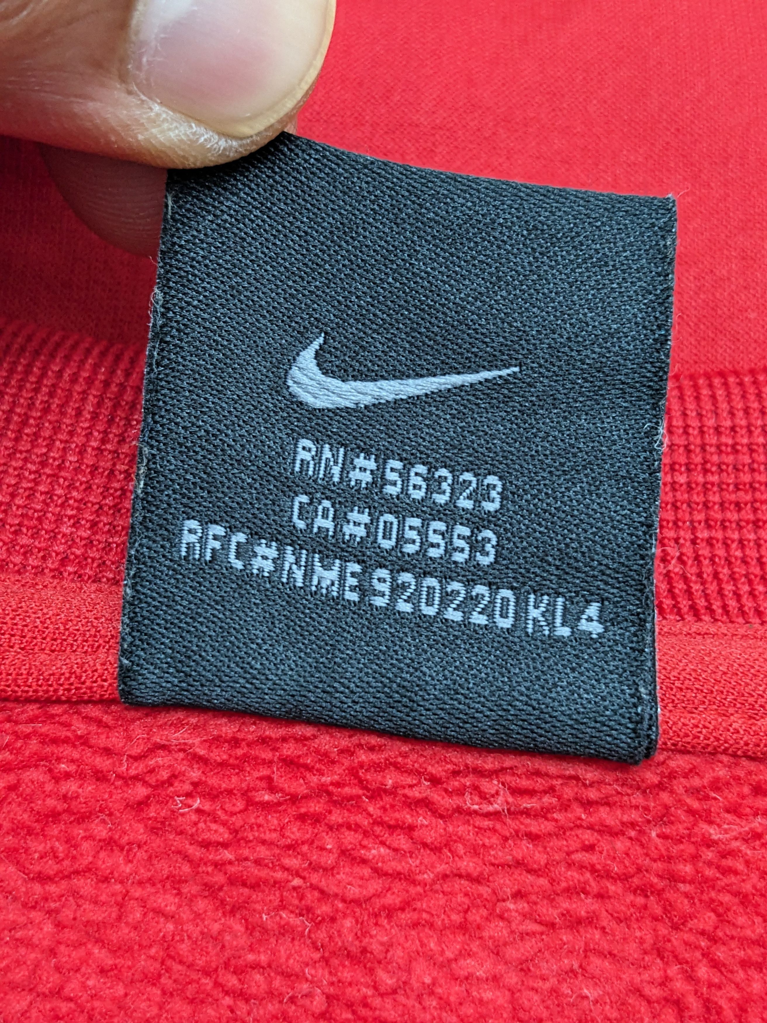 Nike Vintage Nike Therma-Fit Red Crewneck Sweatshirt Size US XL / EU 56 / 4 - 10 Thumbnail