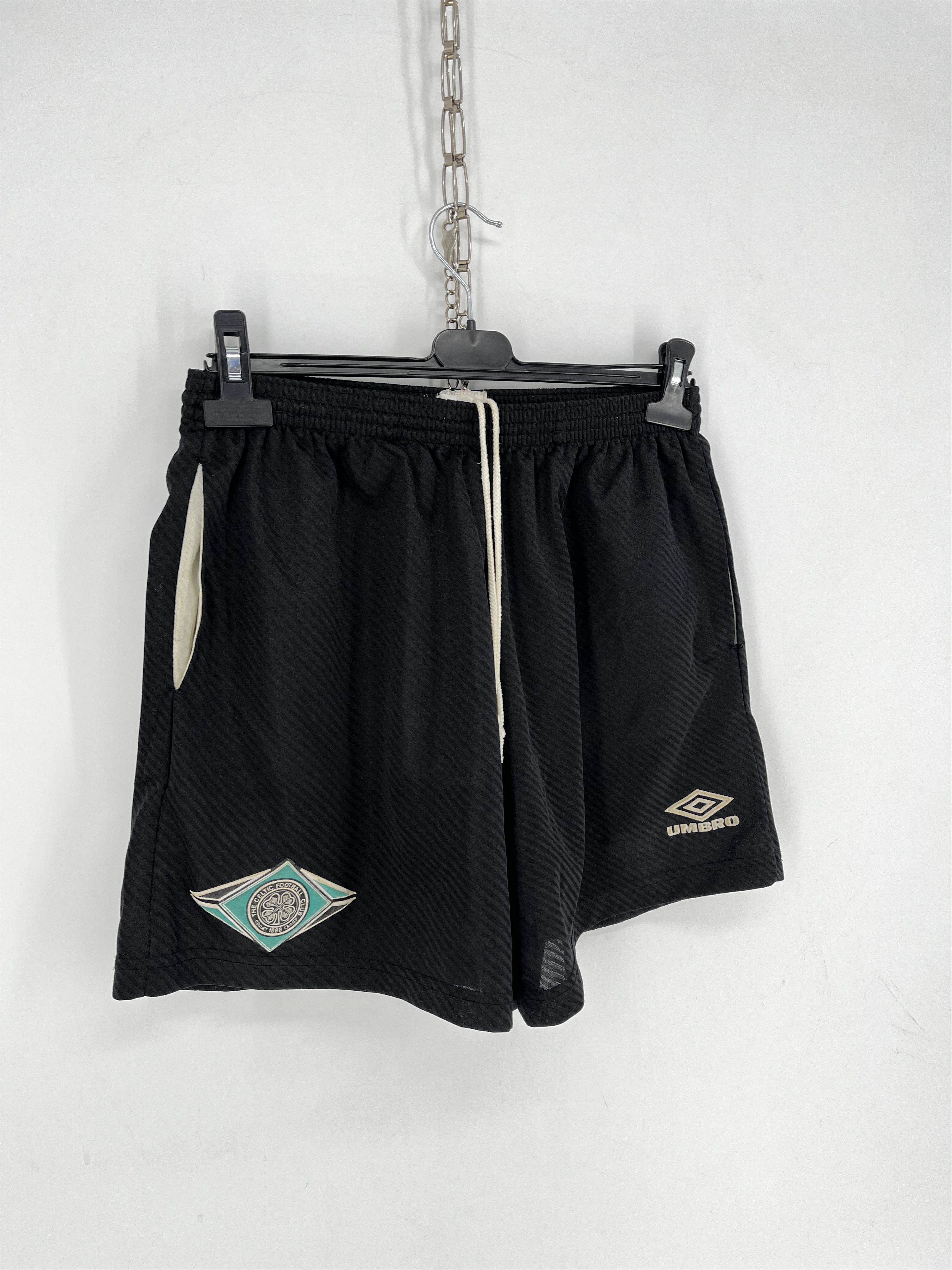 Umbro CELTIC 90s TRAINING FOOTBALL SOCCER SHORTS UMBRO Size US 34 / EU 50 - 2 Thumbnail