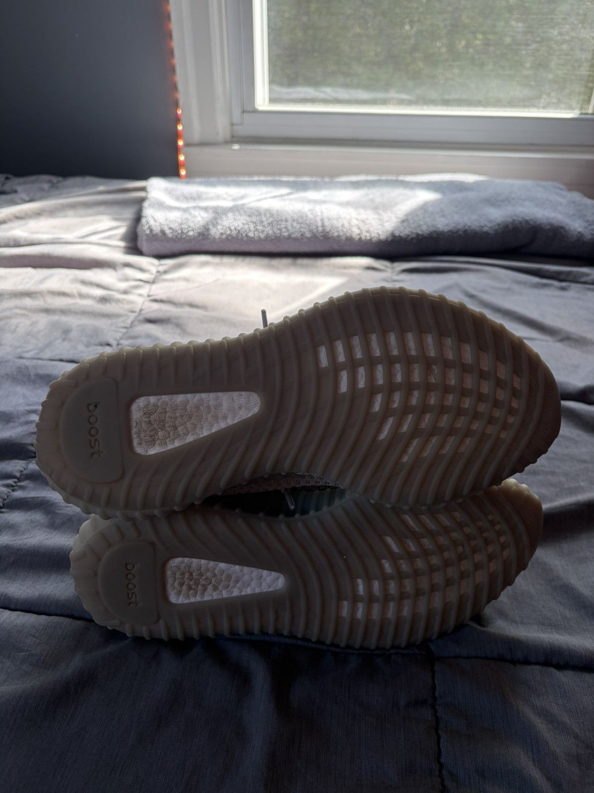 Yeezy Yeezy 350 “Taillight” Size US 10 / EU 43 - 5 Thumbnail