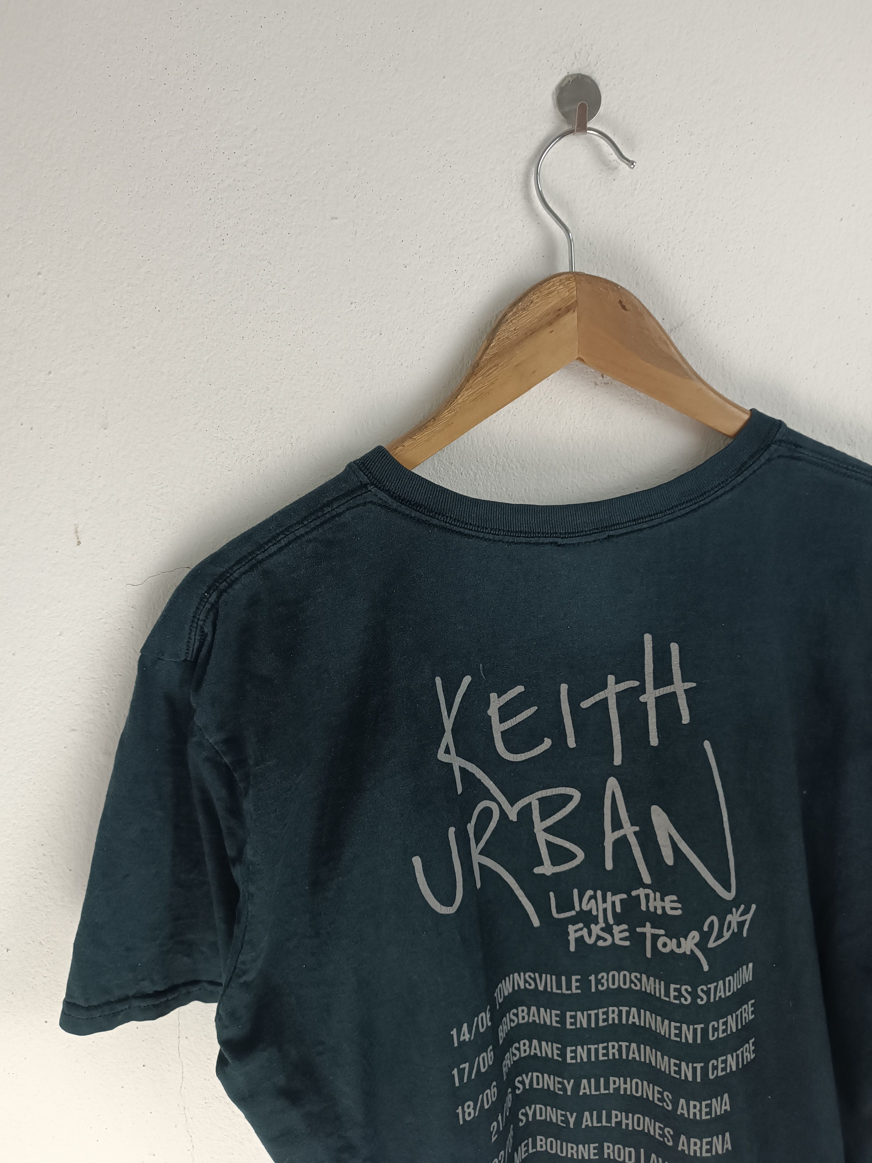 FADED VINTAGE 2014 KEITH URBAN TOUR TEE blake shelton church
