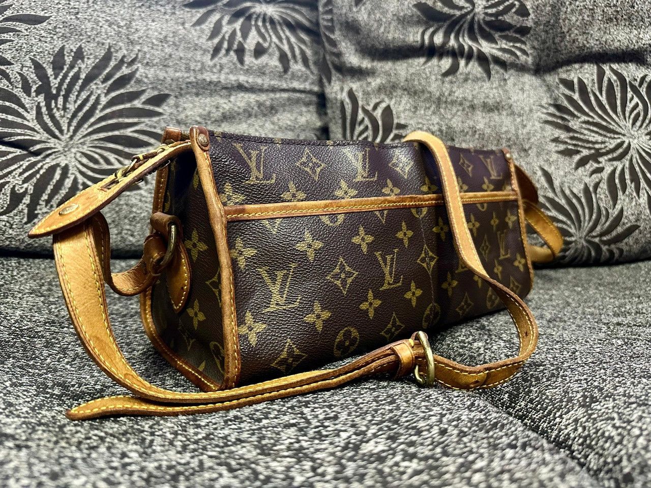 Louis Vuitton Authentic Louis Vuitton Monogram Canvas Poponcourt Long Bag Size ONE SIZE - 2 Thumbnail