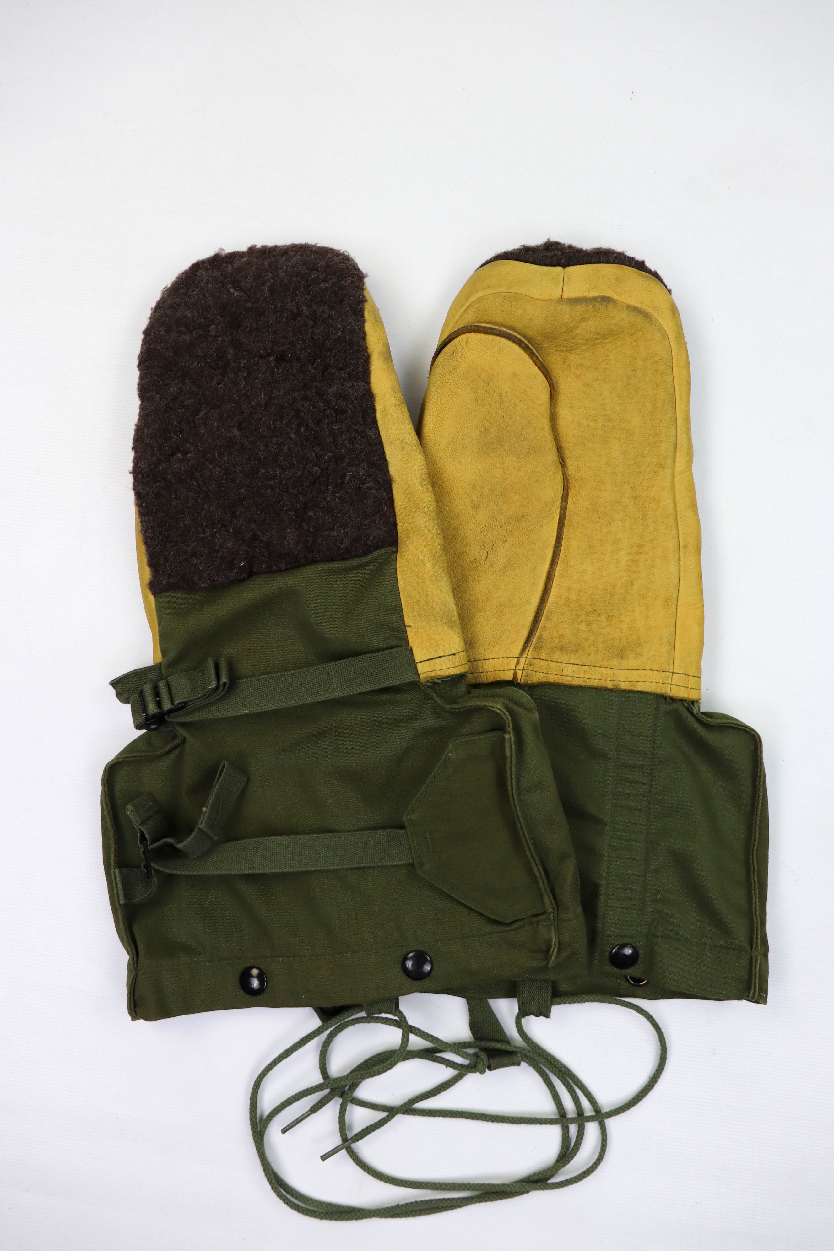 Vintage Vintage Mitten Set Arctic Extreme Cold Weather Khaki Gloves Size ONE SIZE - 1 Thumbnail