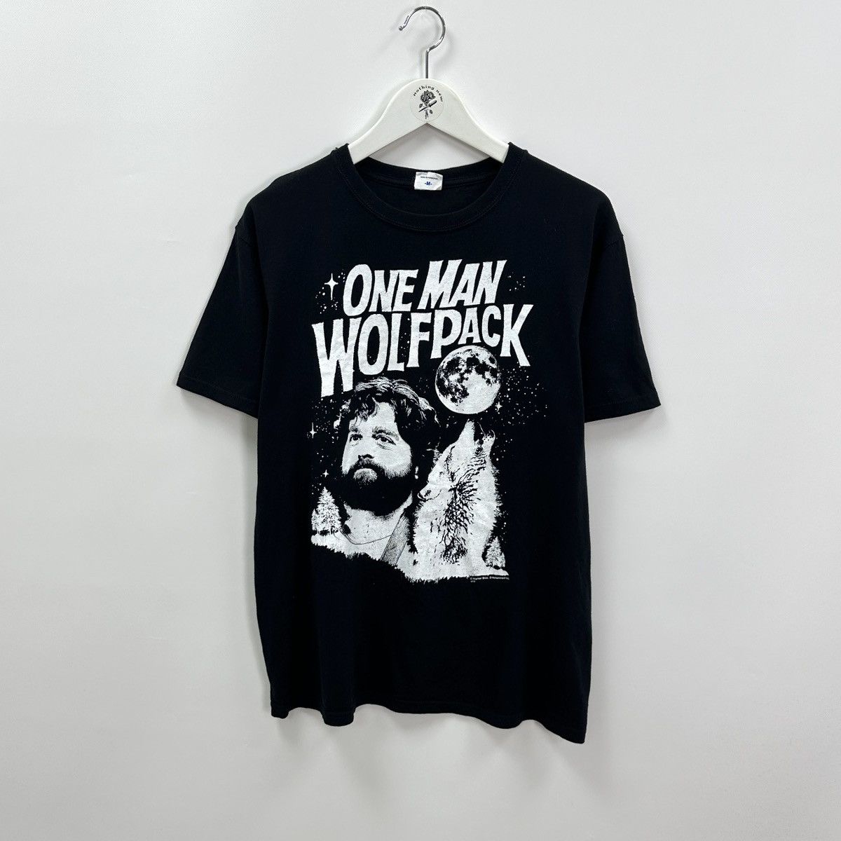 Vintage Vintage One Man Wolfpack The Hangover movie tee humor y2k og Size US M / EU 48-50 / 2 - 1 Thumbnail