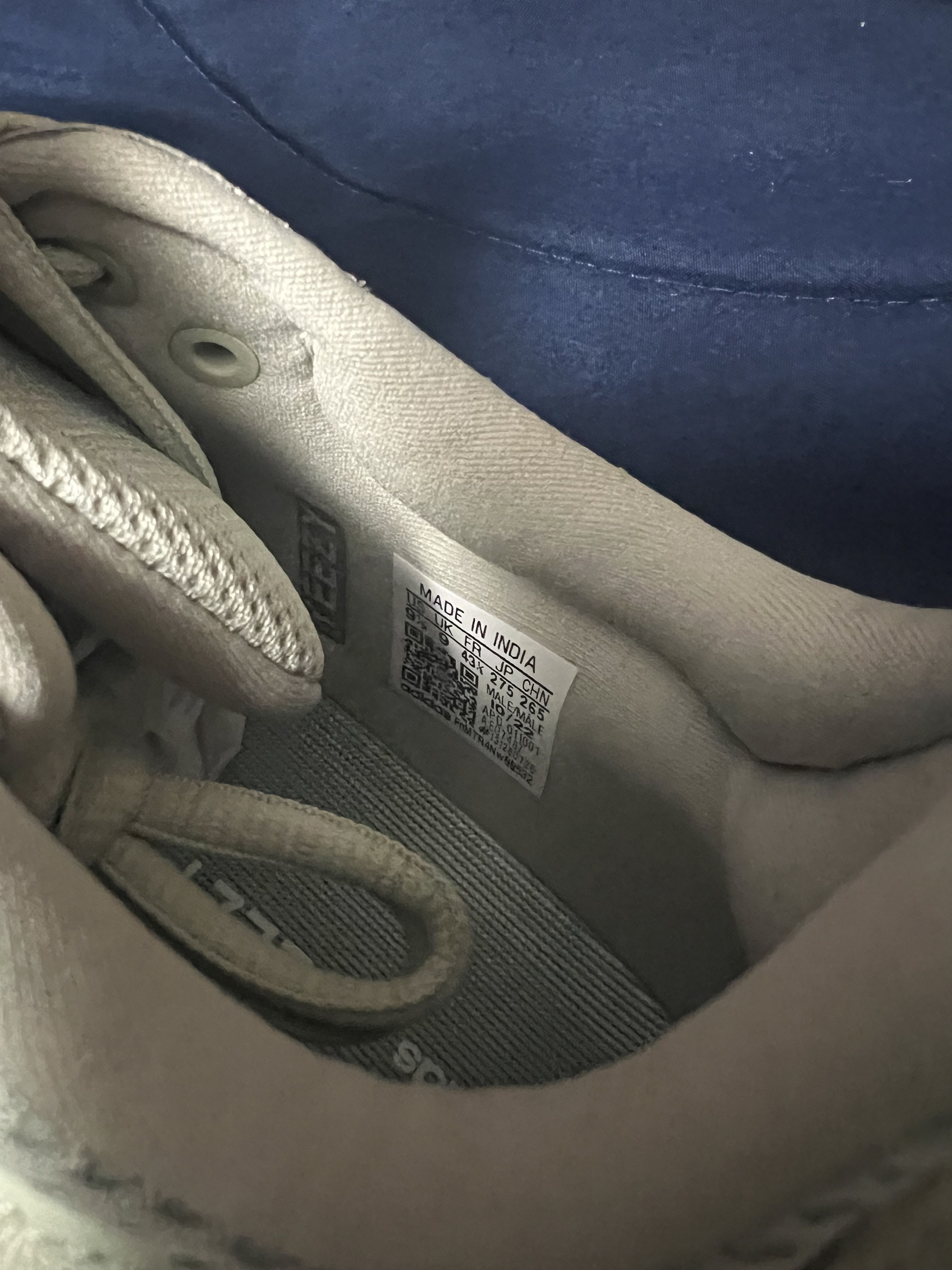 Yeezy Yeezy Boost 700 Salt Size US 9.5 / EU 42-43 - 5 Thumbnail