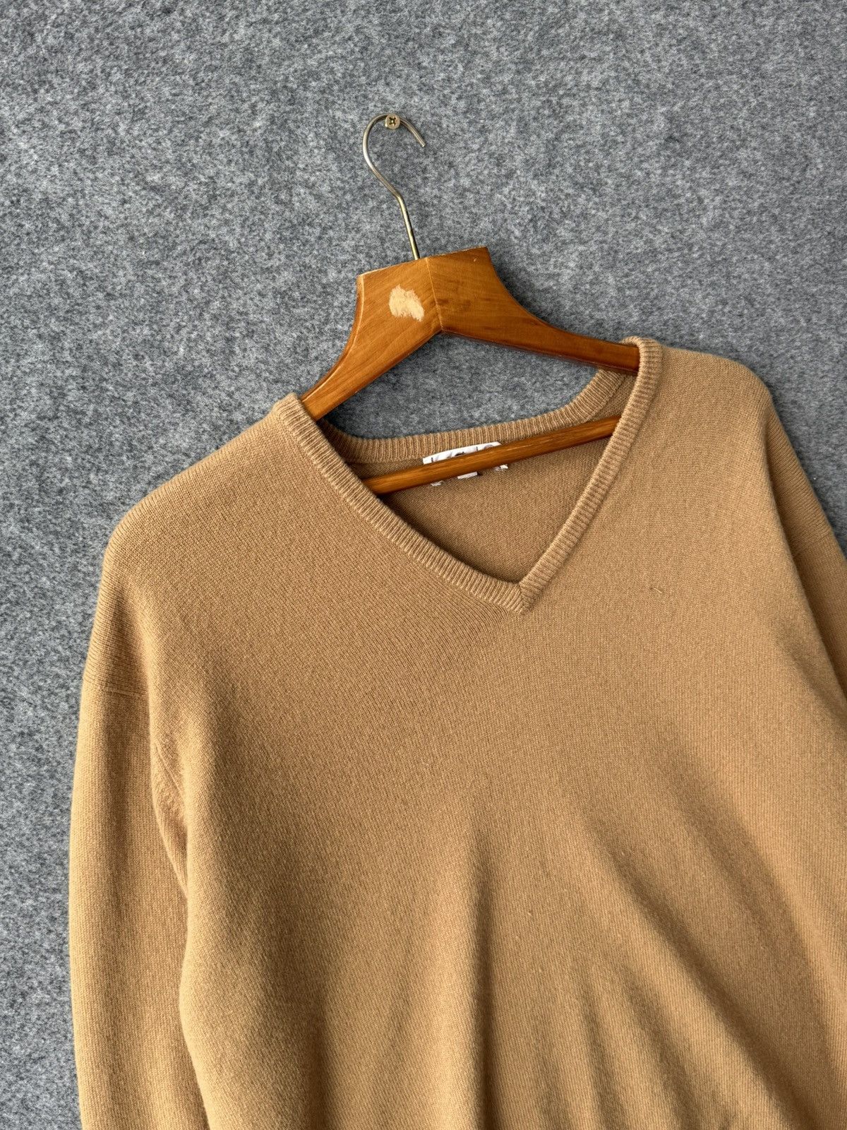 Barrie Barrie Lambswool Made in Scotland beige V-Neck Jumper Size US XL / EU 56 / 4 - 2 Thumbnail
