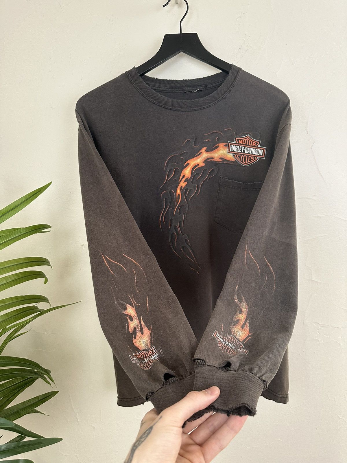Harley Davidson (L) THRASHED & FADED Flames Black Harley Davidson Longsleeve Size US L / EU 52-54 / 3 - 1 Thumbnail