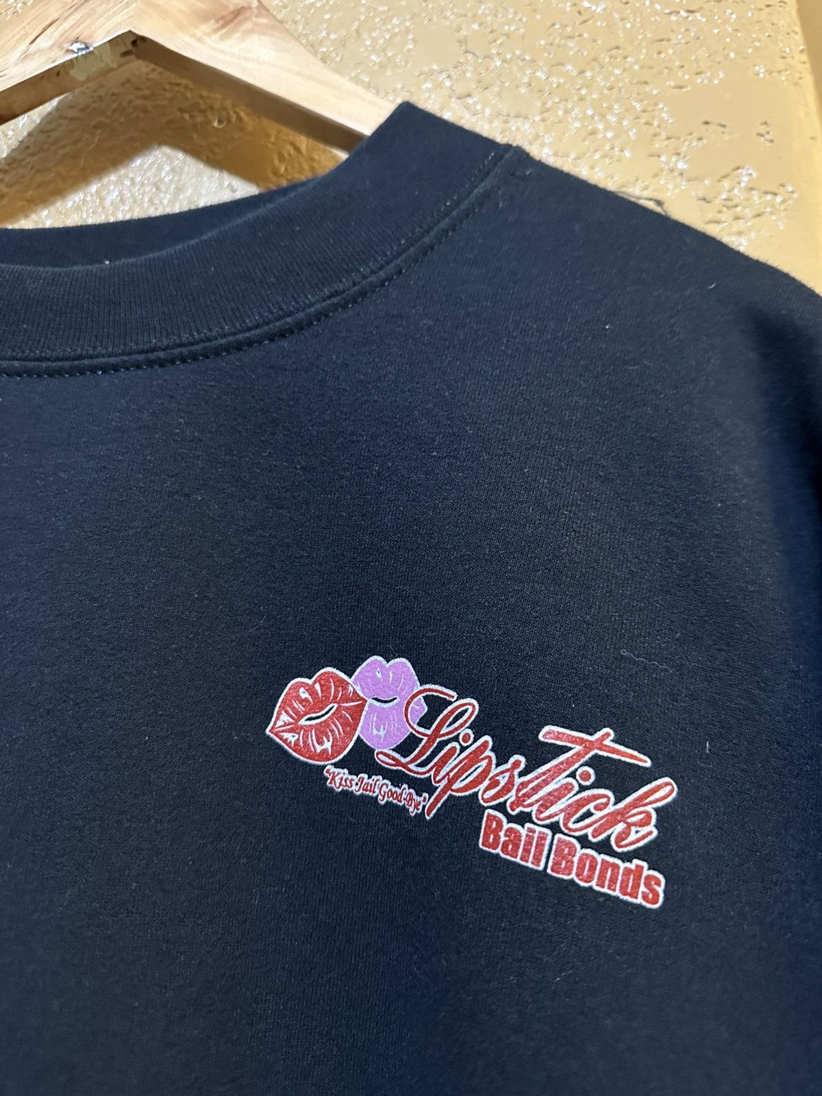 Vintage Vintage Lipstick Bail Bonds Kiss Jail Goodbye Sweatshirt XL Size US XL / EU 56 / 4 - 5 Thumbnail