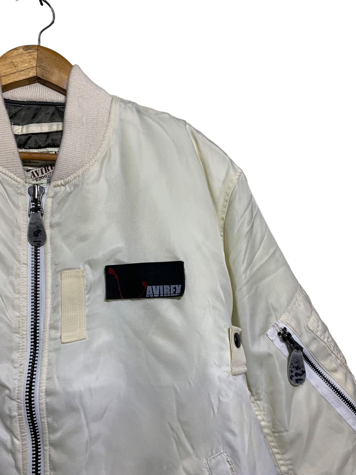 Avirex 🔥RARE AVIREX WHITE BOMBER JACKETS USAF Size US XL / EU 56 / 4 - 7 Thumbnail