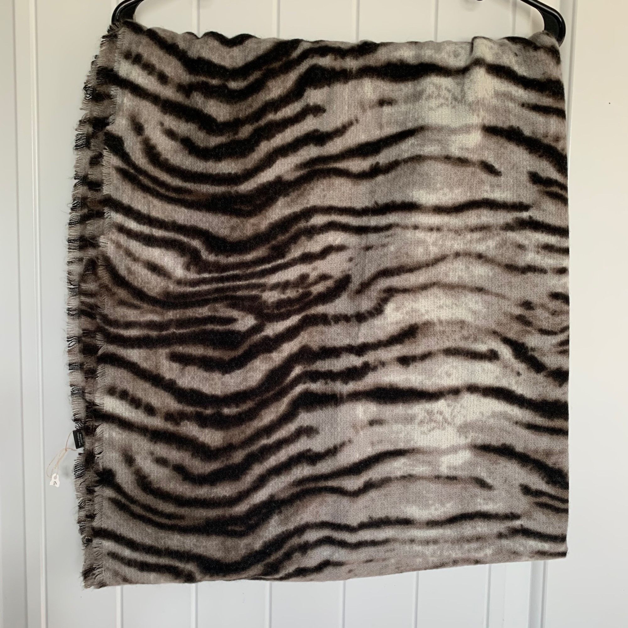 Other Zebra Print Shawl Scarf Black White NWOT Size ONE SIZE - 1 Thumbnail