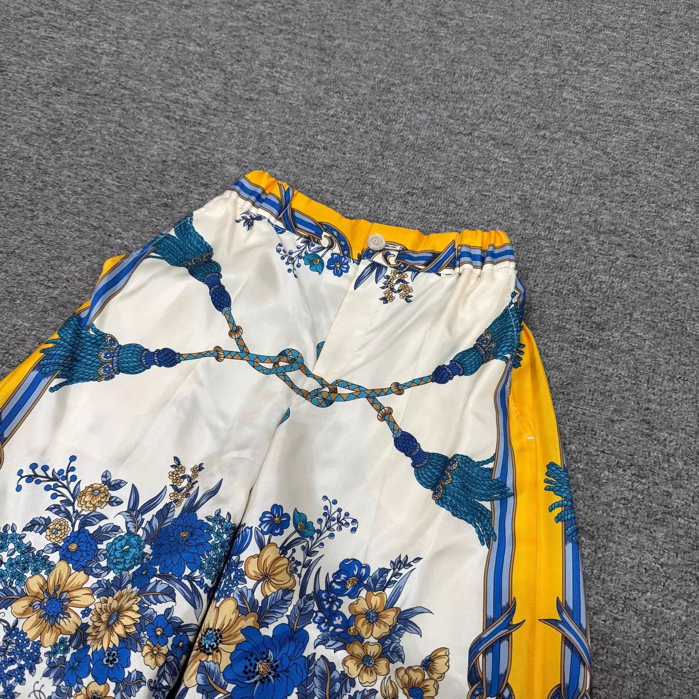 Gucci Gucci Yellow Blue Floral Print Silk Wide-Leg Shorts Size US 36 / EU 52 - 3 Thumbnail