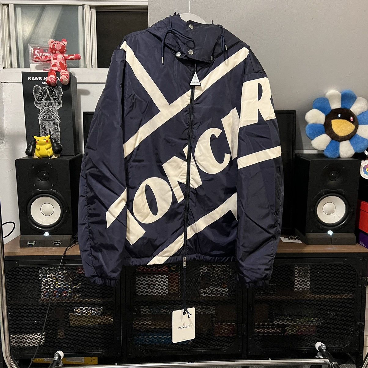 image of Moncler Bert Jacket Size: 5 (Large) in Navy/White, Men's