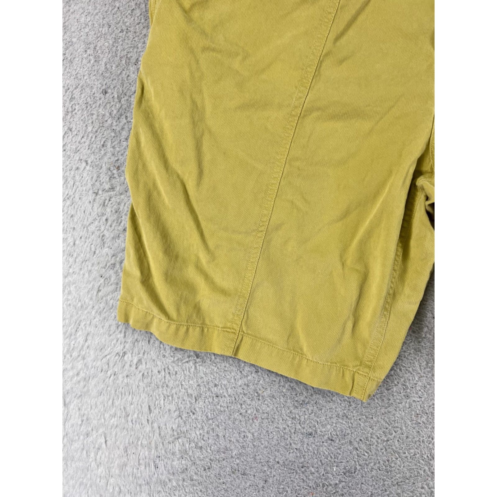 Tommy Bahama VINTAGE Tommy Bahama Shorts Mens Chino 35 Green Cotton Tencel Pleated Beach Vacation Size US 35 - 3 Thumbnail