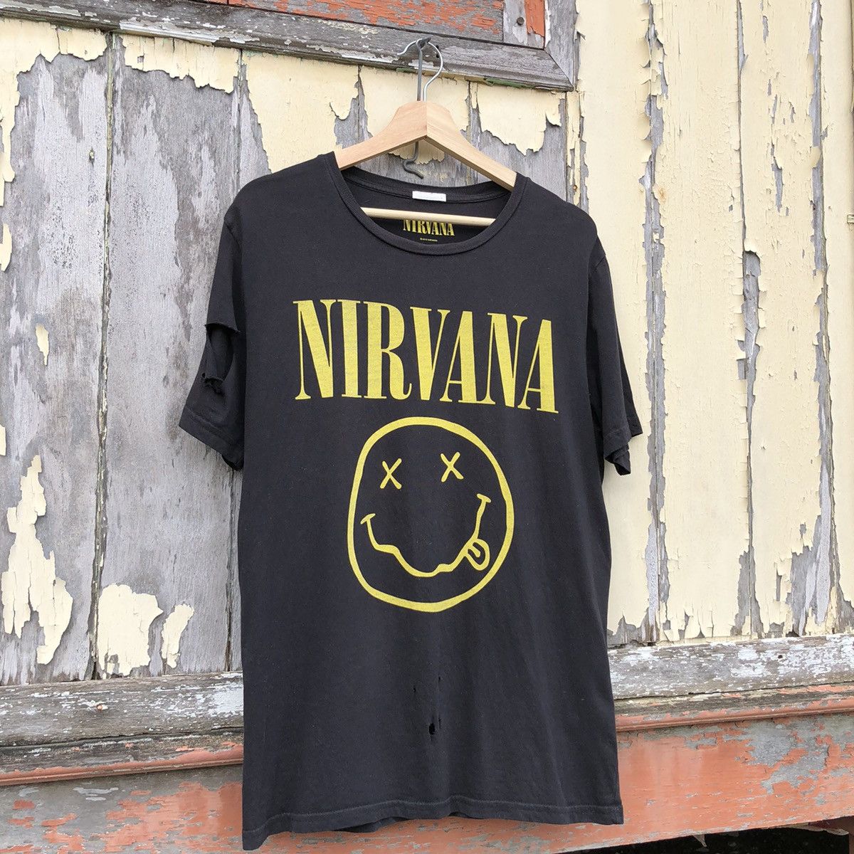 Band Tees 🔥Steals🔥 Distressed Nirvana Smile Tshirt Size US L / EU 52-54 / 3 - 2 Thumbnail