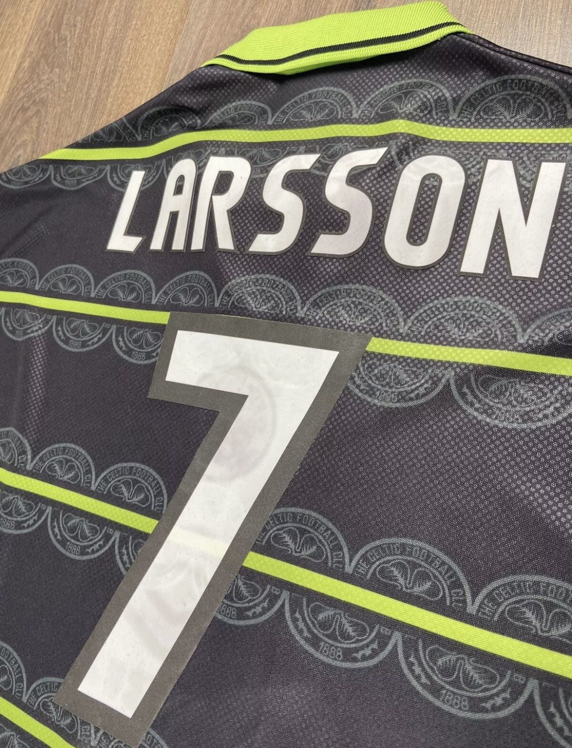 Umbro × Vintage Celtic 1998/99 Away Jersey #7 Larsson Umbro Size 2XL Size US XXL / EU 58 / 5 - 6 Thumbnail