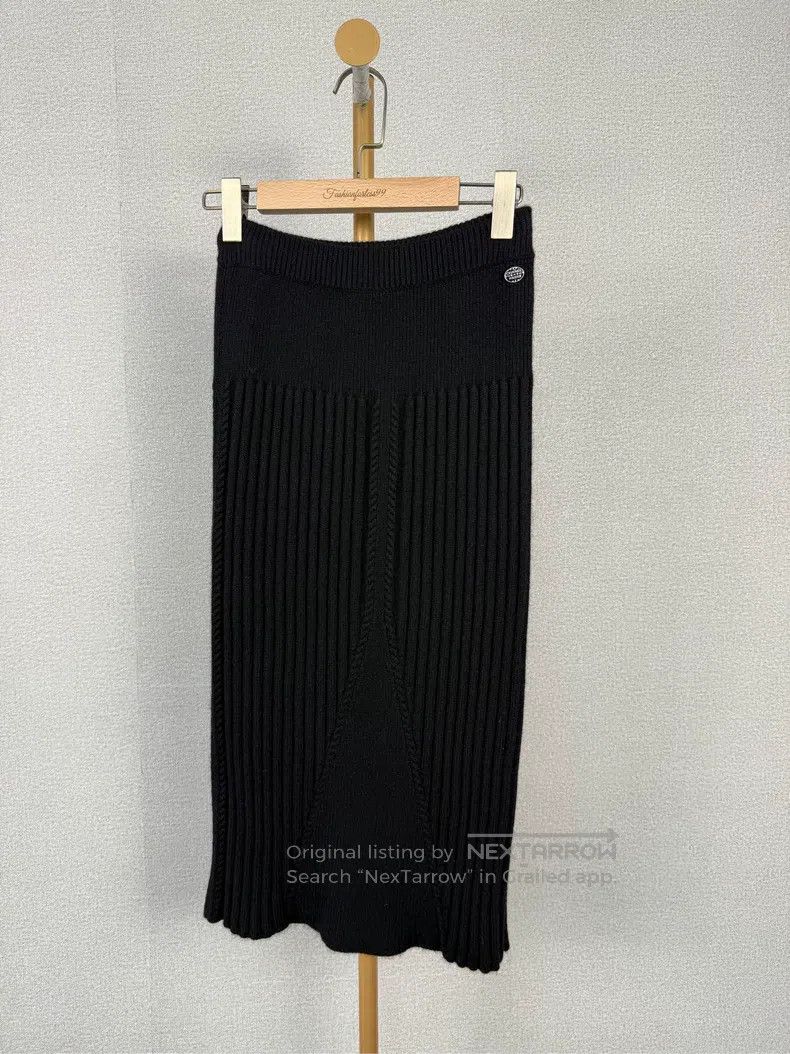 Chanel Chanel Black cashmere skirt Size 42" / US 20 - 1 Thumbnail