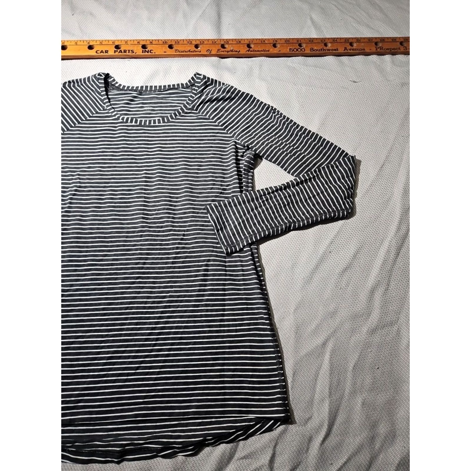 Lululemon Lululemon Shirt Womens Small Black Emerald Long Sleeve Modern Stripe Active Top Size S / US 4 / IT 40 - 4 Thumbnail