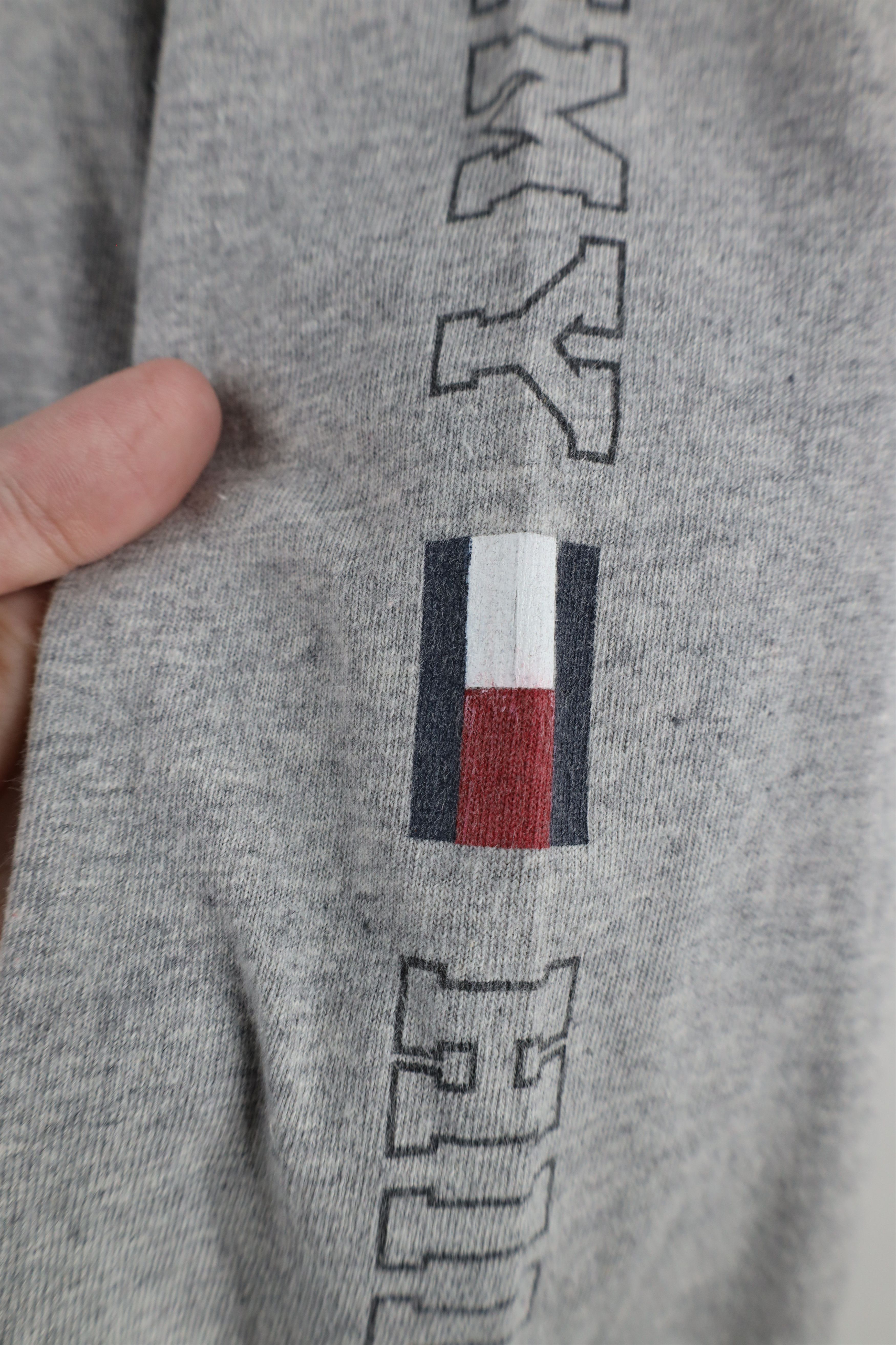 Tommy Hilfiger × Vintage Vintage 90s Tommy Hilfiger Out Long Sleeve T-Shirt Gray Size US L / EU 52-54 / 3 - 6 Thumbnail