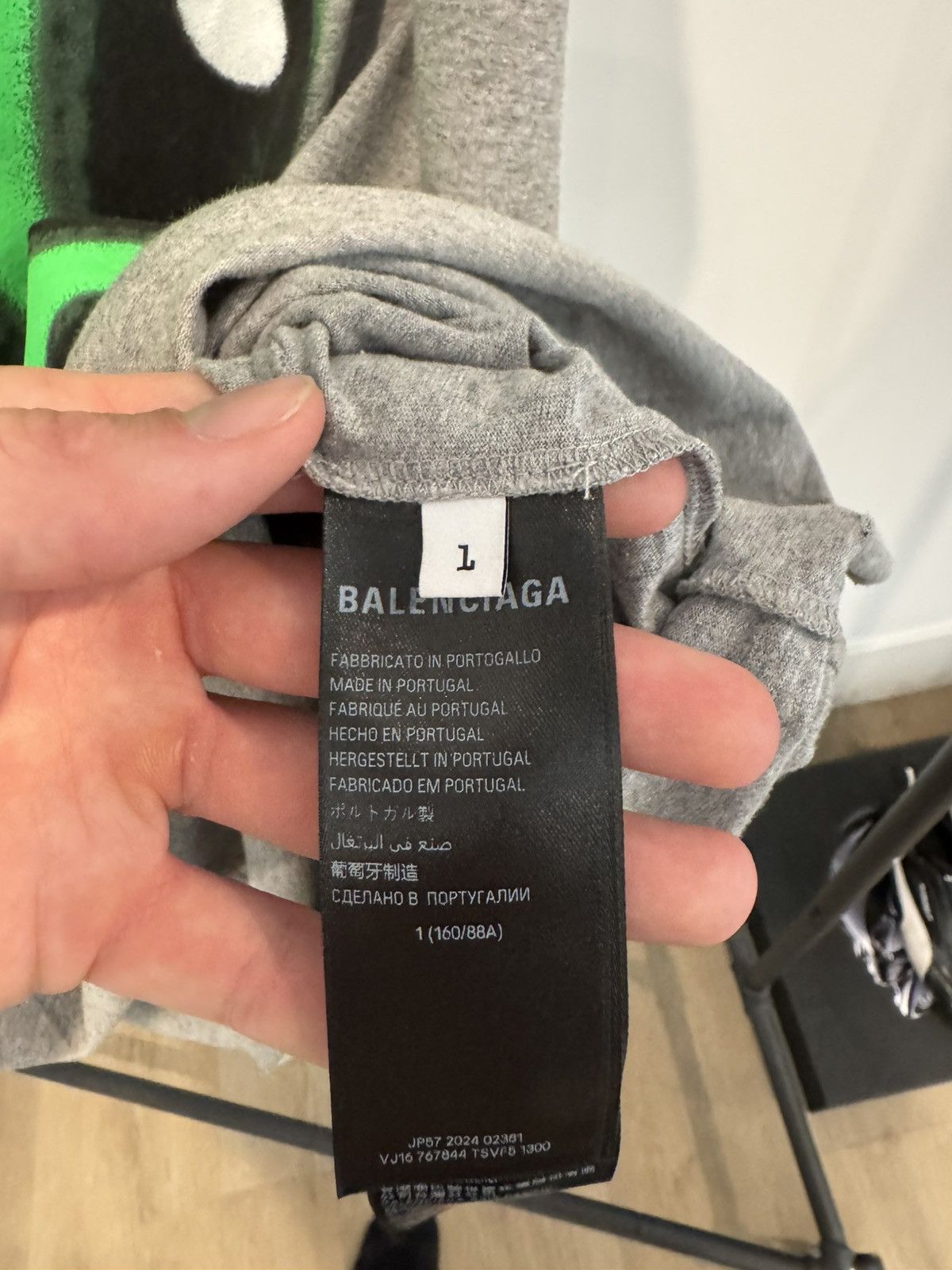 Balenciaga Balenciaga Alien Cut off Muscle Tee Size US M / EU 48-50 / 2 - 3 Thumbnail