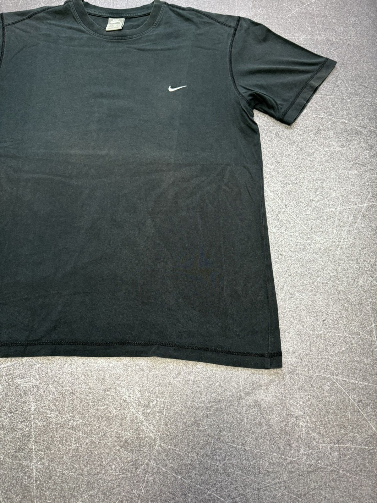 Nike × Vintage Vintage 2000s Nike Swoosh Faded T Shirt Y2K Tee Size US L / EU 52-54 / 3 - 4 Thumbnail