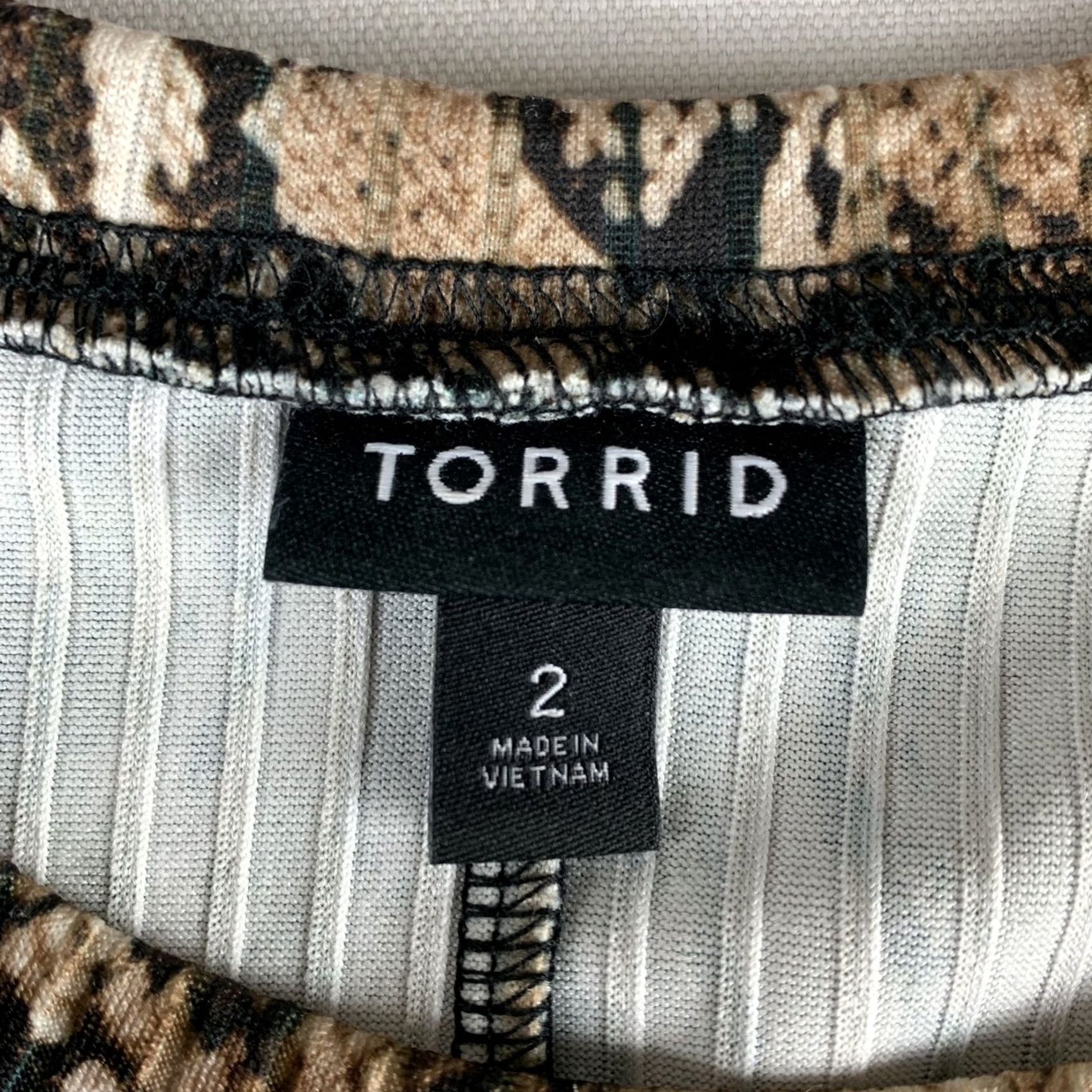 Torrid TORRID BLOUSE SNAKE PRINT BLOUSE WOMENS SIZE 2 BEIGE BLACK POLY SPANDEX Size XS / US 0-2 / IT 36-38 - 6 Thumbnail
