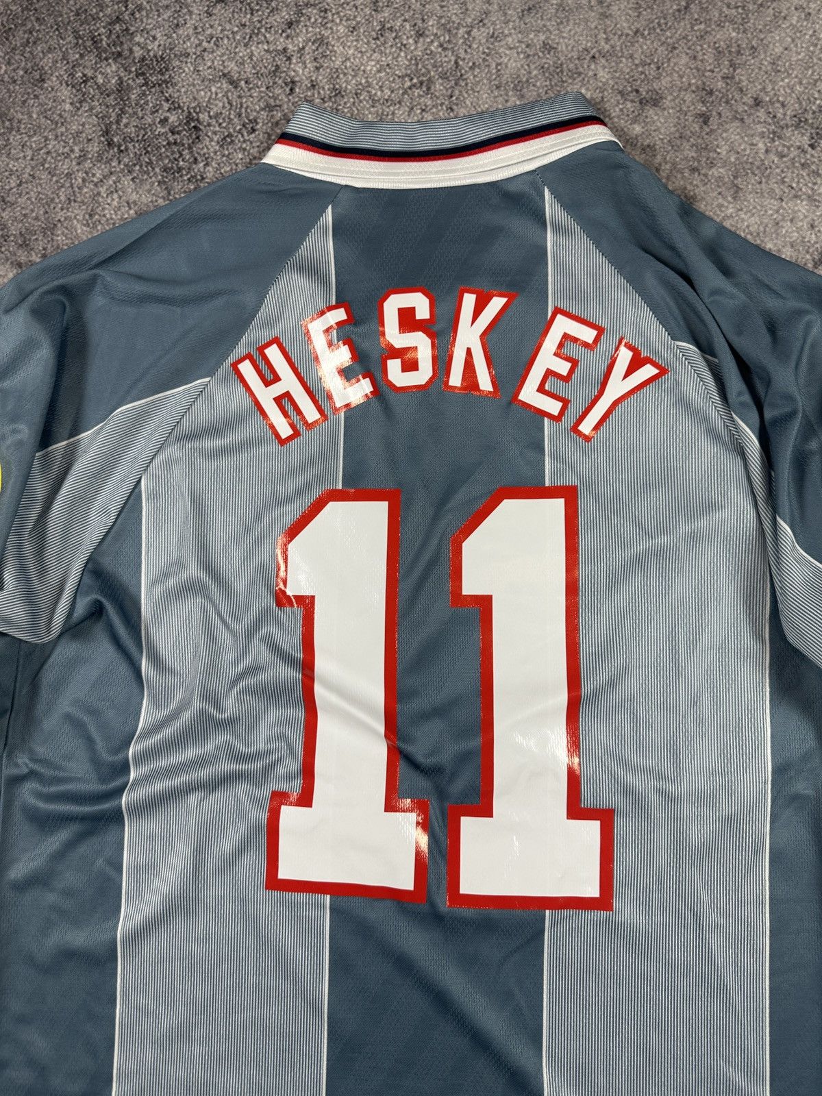 Umbro Vintage Umbro England Heskey 11 Soccer Jersey Blokecore XL Size US XL / EU 56 / 4 - 5 Thumbnail