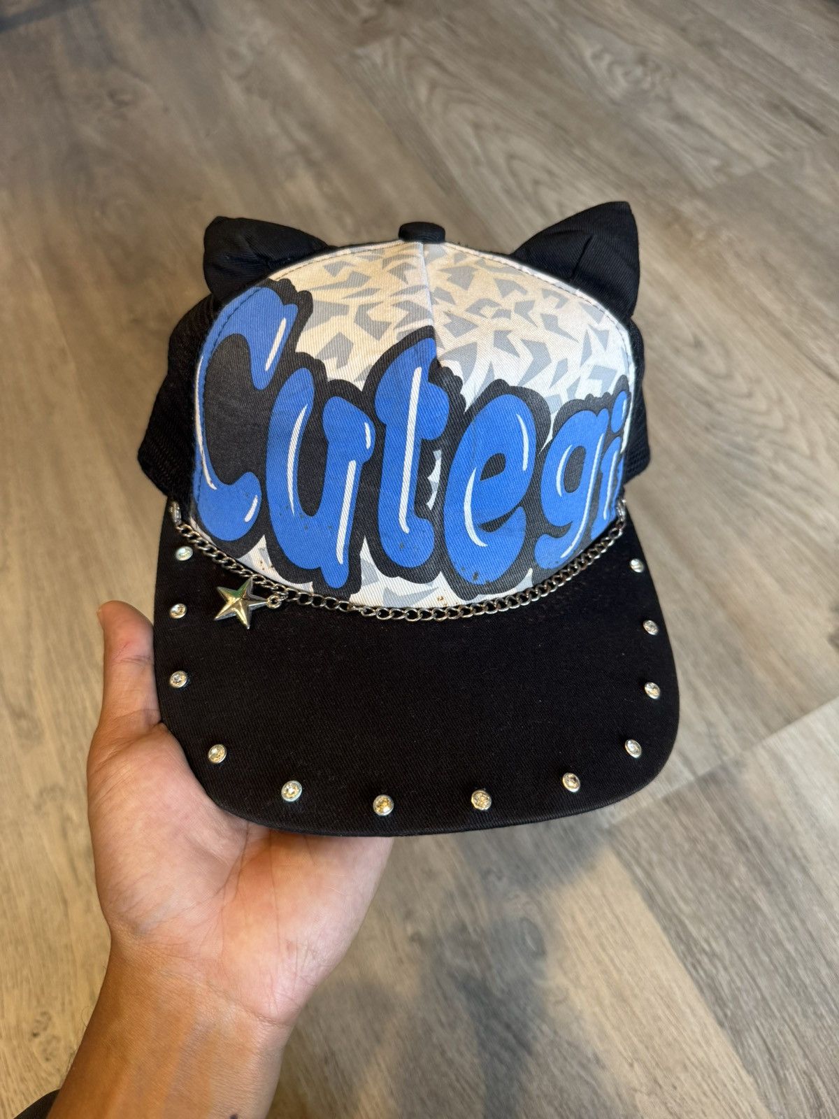 Japanese Brand BLACK & WHITE TRUCKER HAT WITH CAT EARS CUTEGIRL GRAFFITI Size ONE SIZE - 1 Thumbnail