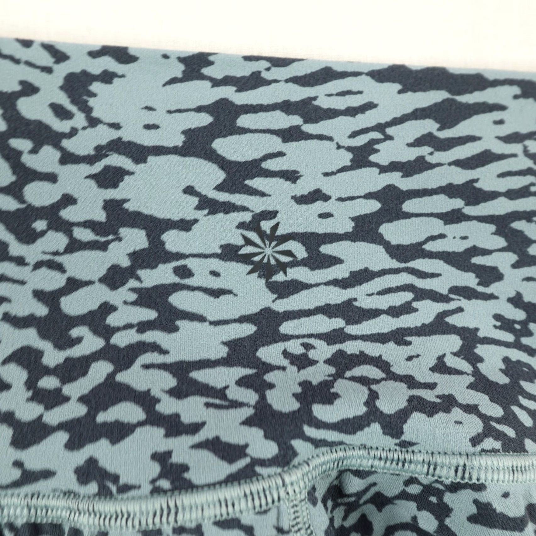 Athleta Athleta Pants Womens Small Blue Black Elation Jogger Animal Print Performance Size 28" / US 6 / IT 42 - 7 Thumbnail