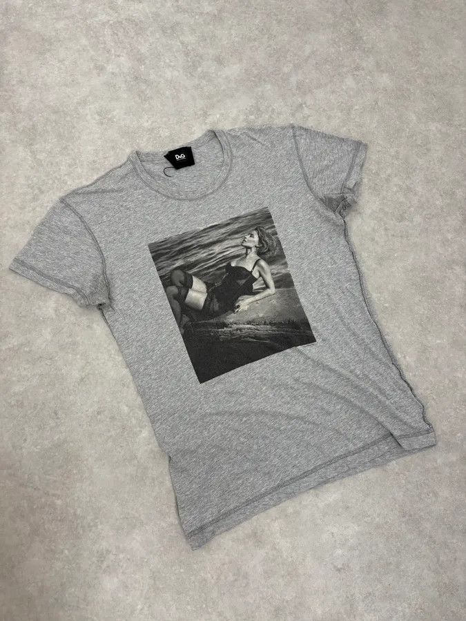 Dolce & Gabbana 2000s Dolce & Gabbana Woman Sunbathing Grey T-Shirt Size US S / EU 44-46 / 1 - 4 Thumbnail