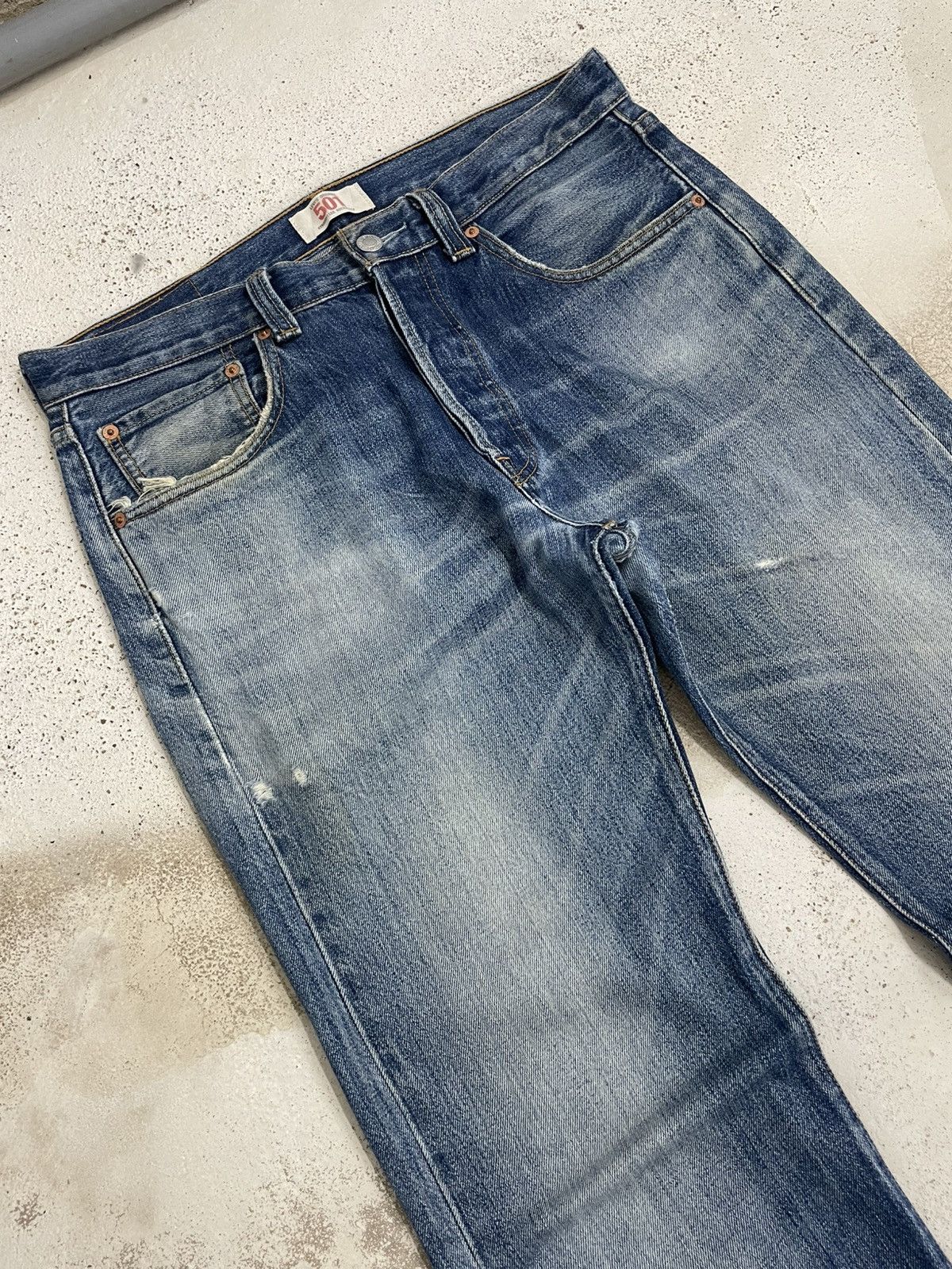 Levi's × Vintage Vintage Y2K Levis 501 Whisker Light Wash Minor Distressed Size US 32 / EU 48 - 3 Thumbnail