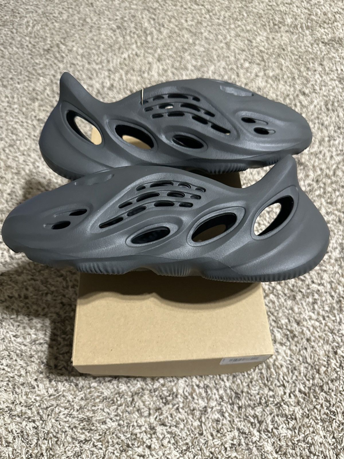 Yeezy Adidas Yeezy Foam RNR Carbon Size US 12 / EU 45 - 3 Thumbnail