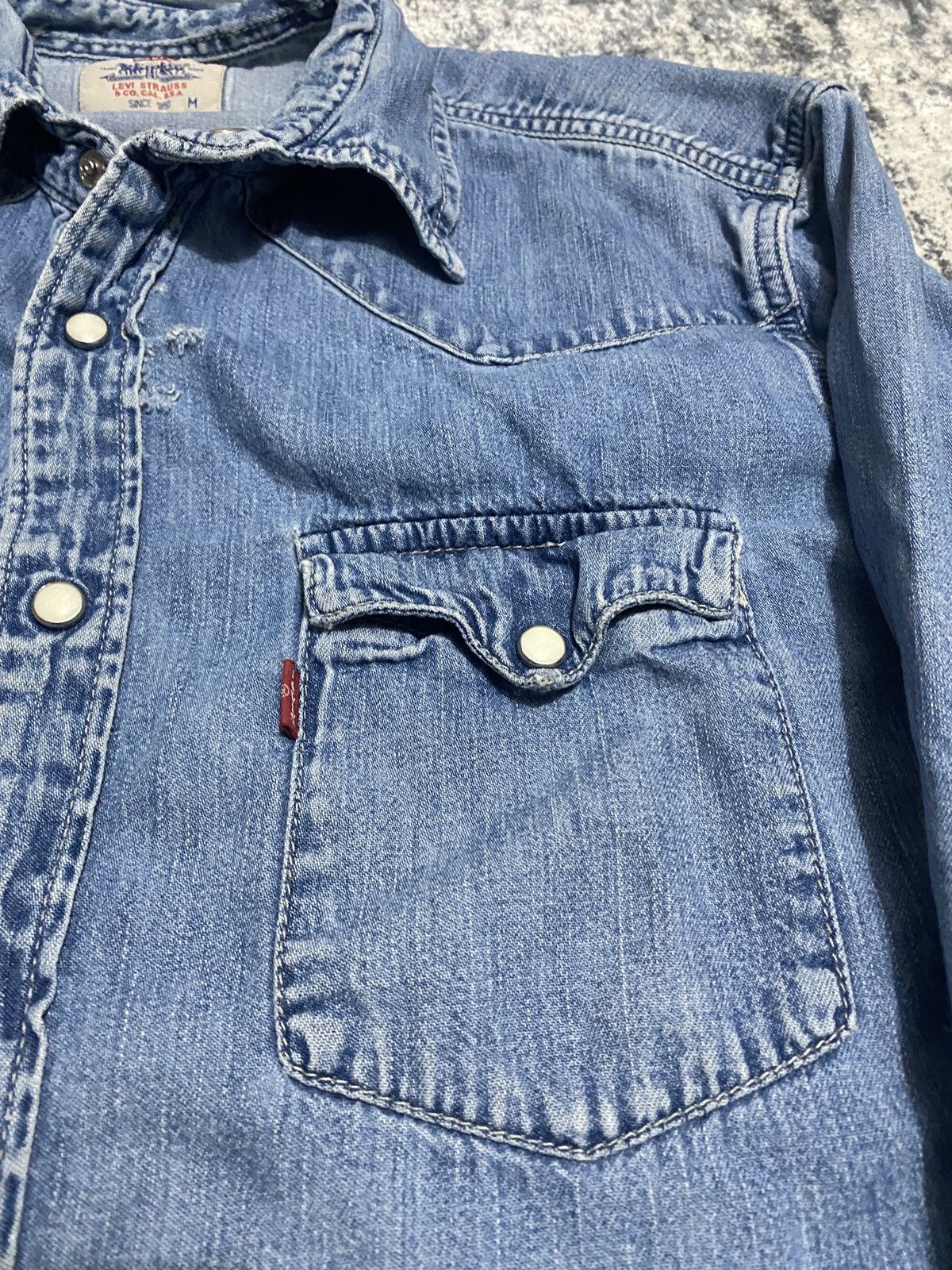Levi's × Levi's Vintage Clothing × Vintage Levis vintage distreesed shirt with pearl pins 1997 Size US L / EU 52-54 / 3 - 10 Thumbnail