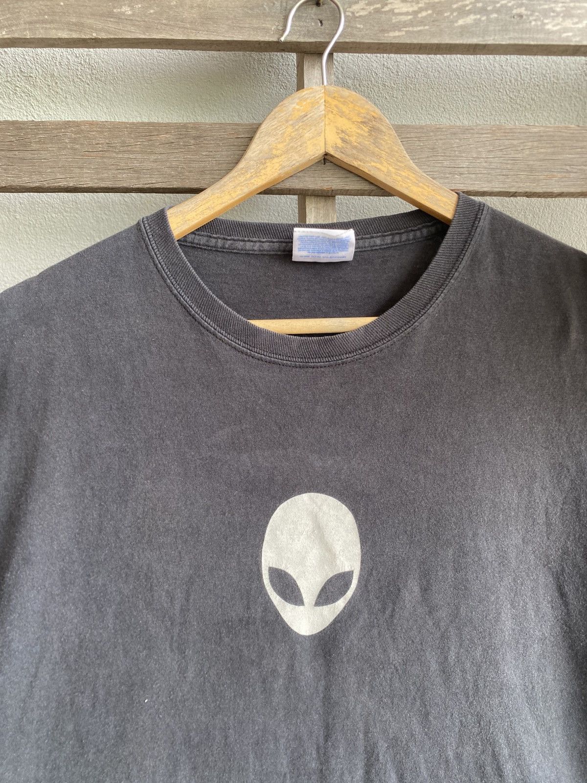 Hypebeast Vintage Y2K Alienware Logo Faded Computer Gaming Tshirt Size US XL / EU 56 / 4 - 3 Thumbnail