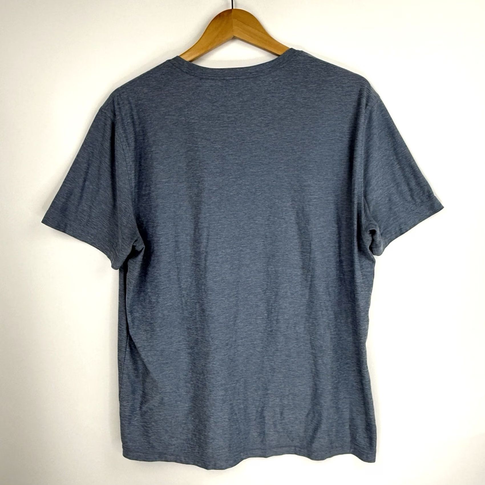 Vuori Vuori Mens Strato Tech Tee L Blue Heather Pullover Shirt Short Sleeve Dream Knit Activewear 44 Chest Regular Fit V126 Mens Size US L / EU 52-54 / 3 - 5 Thumbnail