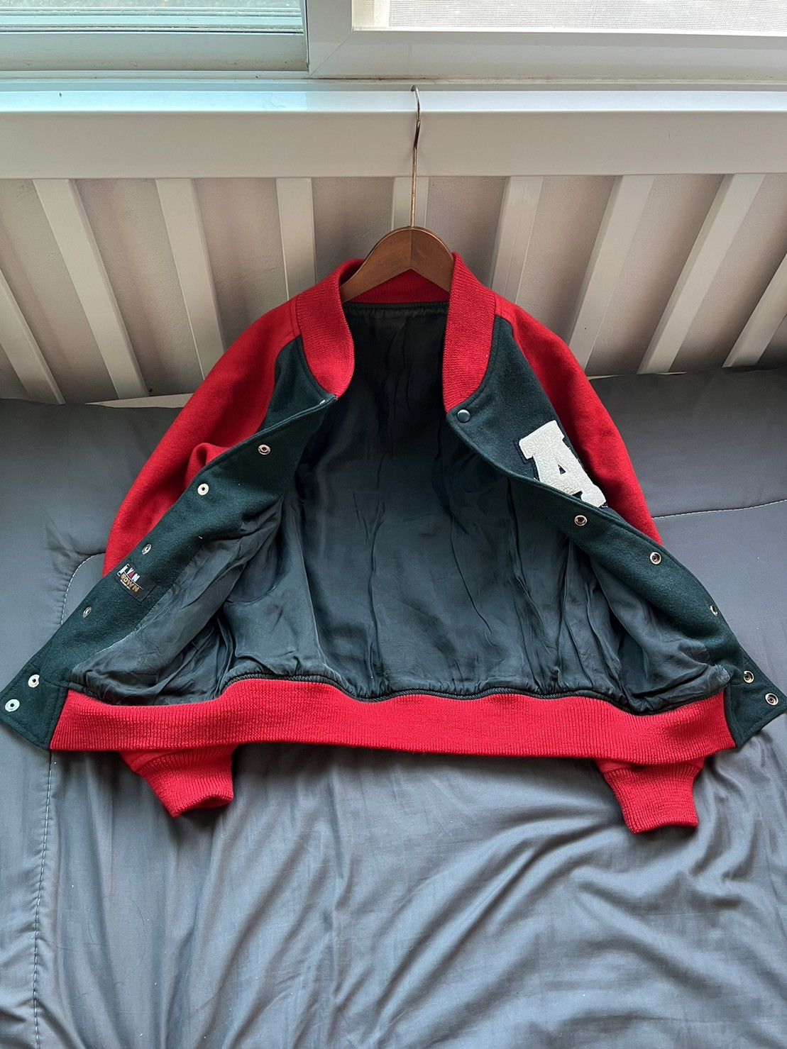 Vintage Vintage Van Wool Varsity Jacket Size US S / EU 44-46 / 1 - 5 Thumbnail