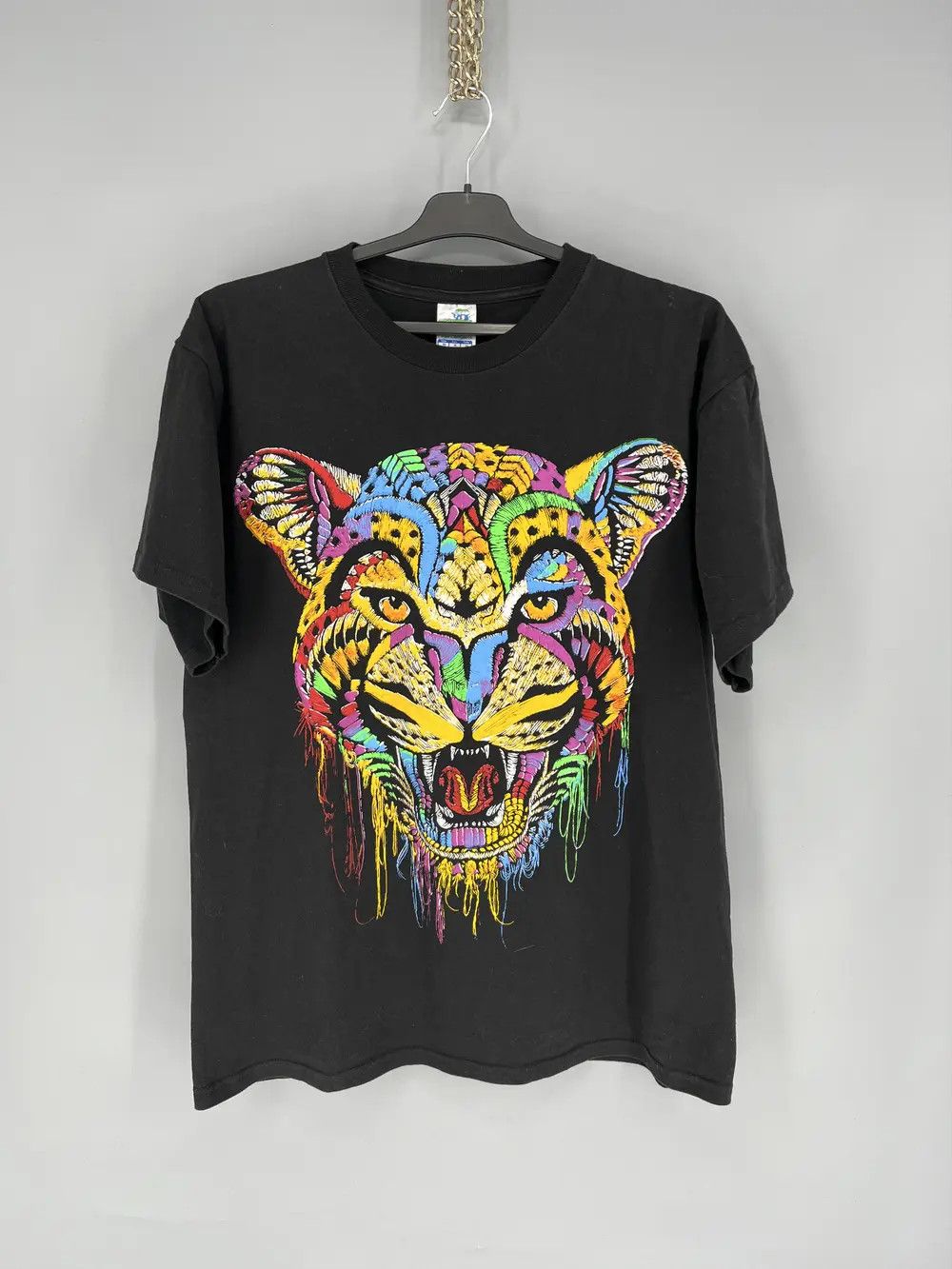 Vintage Vintage Y2K 90s Painted Tiger Face Graphic T-shirt Size US XL / EU 56 / 4 - 1 Thumbnail