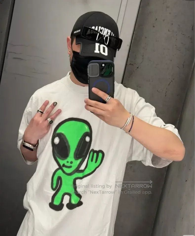 Balenciaga Balenciaga Gray White Night Light Alien Logo Short Sleeve Size US L / EU 52-54 / 3 - 7 Thumbnail