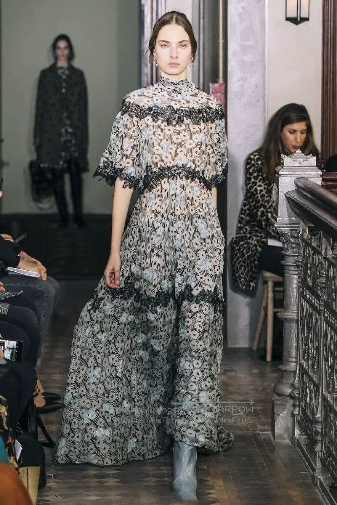 Valentino Valentino dress Size S / US 4 / IT 40 - 1 Thumbnail