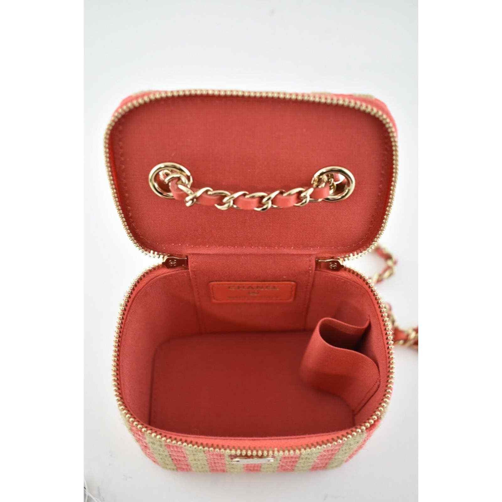 Chanel Chanel CC Mini Vanity With Chain Shoulder Crossbody Bag Size ONE SIZE - 11 Thumbnail