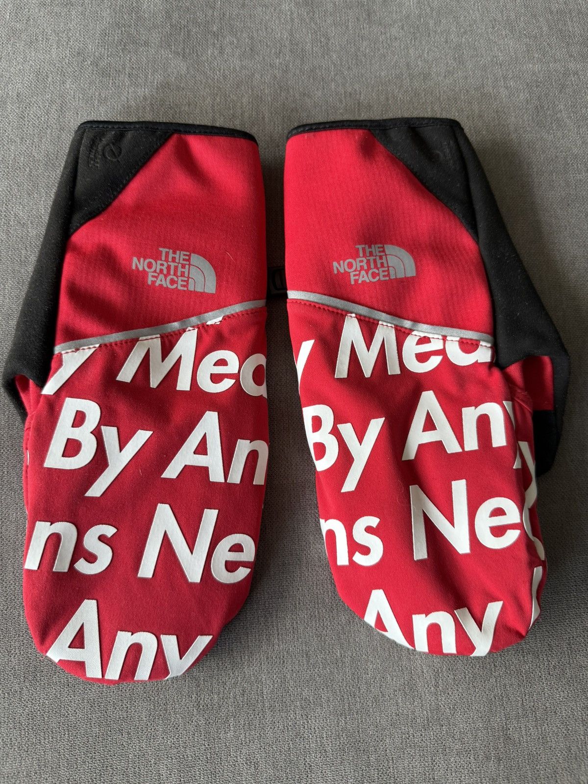 Supreme x North Face Winter Runners Gloves Red