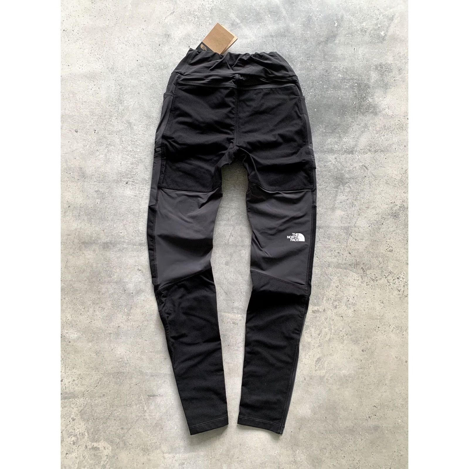 The North Face THE NORTH FACE Felik Tight Leggings Women’s 4 Black Activewear Star, Outdoor, Sports, Track Pants Women Size 27" / US 4 / IT 40 - 3 Thumbnail