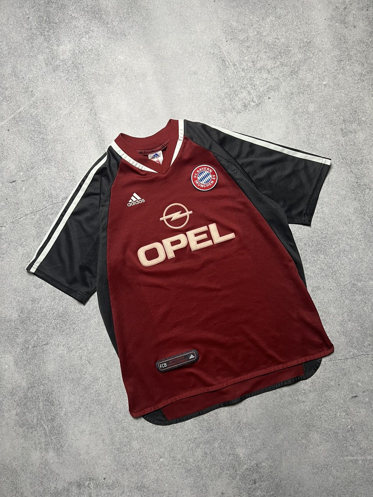 Vintage Vintage Adidas FC Bayern Munchen 2000-2001 Home Jersey Size US XS / EU 42 / 0 - 1 Thumbnail